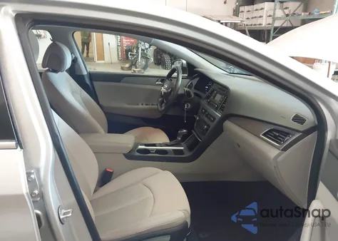 2017 Hyundai Sonata z USA, uszkodzony, nr VIN 5NPE24AF5HH585621